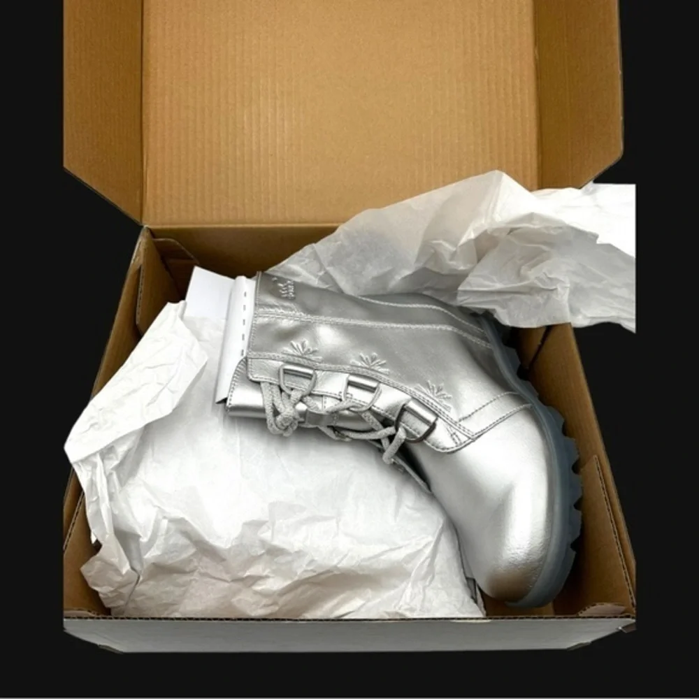 SOREL x Disney Youth Joan of Arctic Wedge Boots Silver Big Kids 5 Women’s NIB